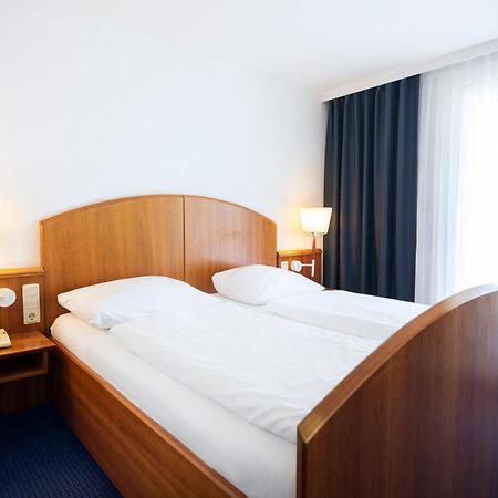 Roomingtons Karoli วัลด์เคอร์เชิน ภายนอก รูปภาพ