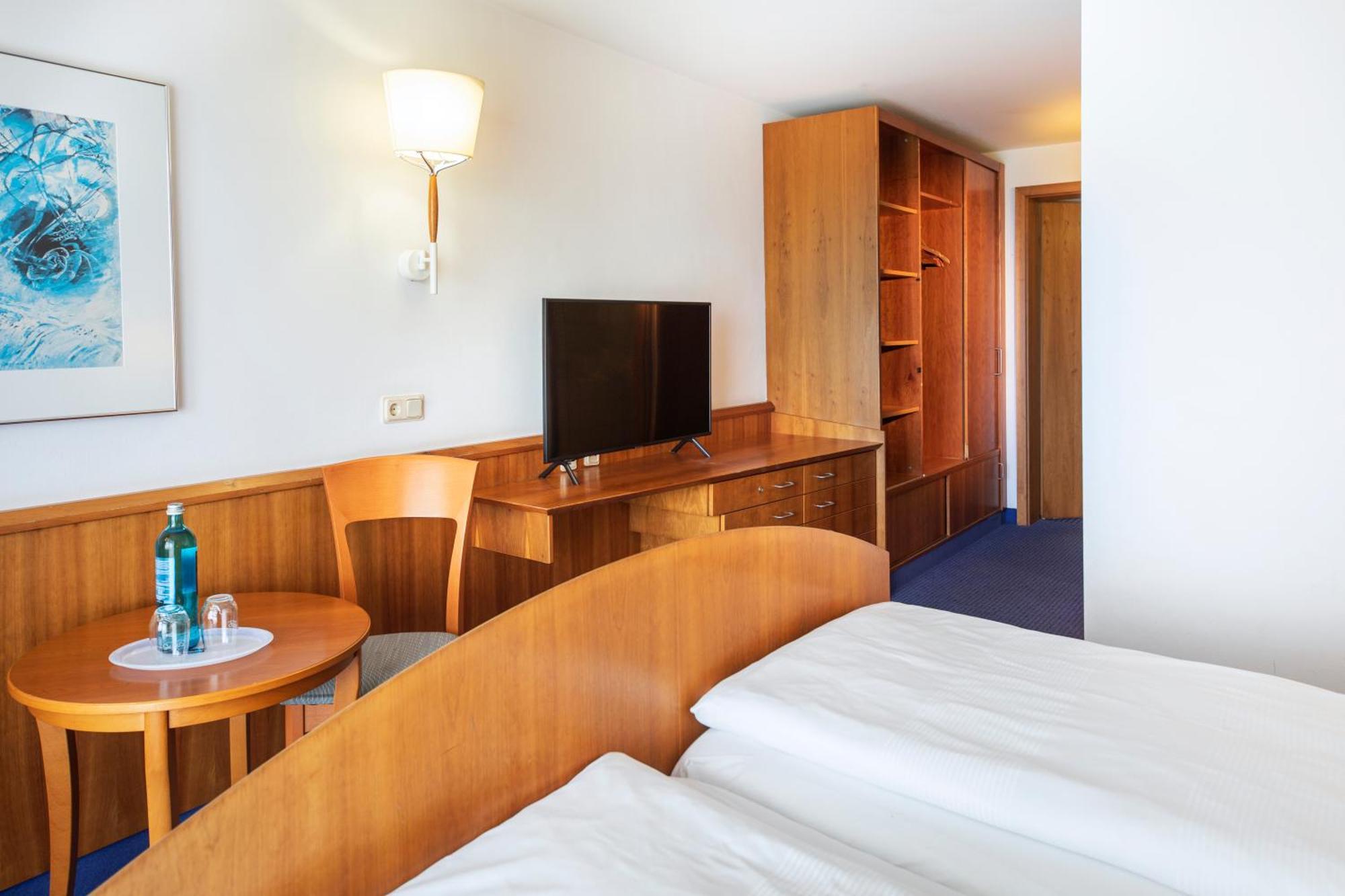 Roomingtons Karoli วัลด์เคอร์เชิน ภายนอก รูปภาพ