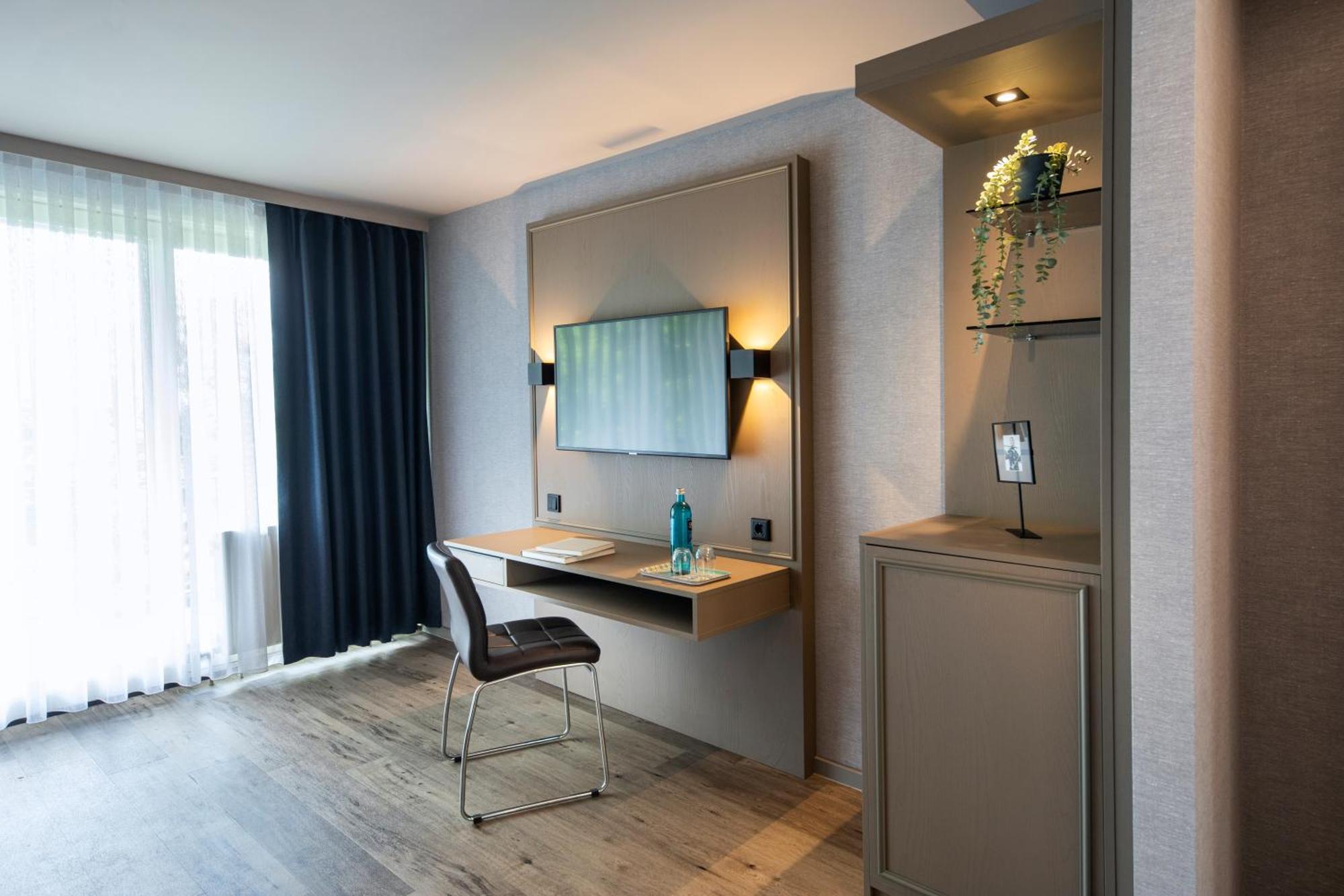 Roomingtons Karoli วัลด์เคอร์เชิน ภายนอก รูปภาพ