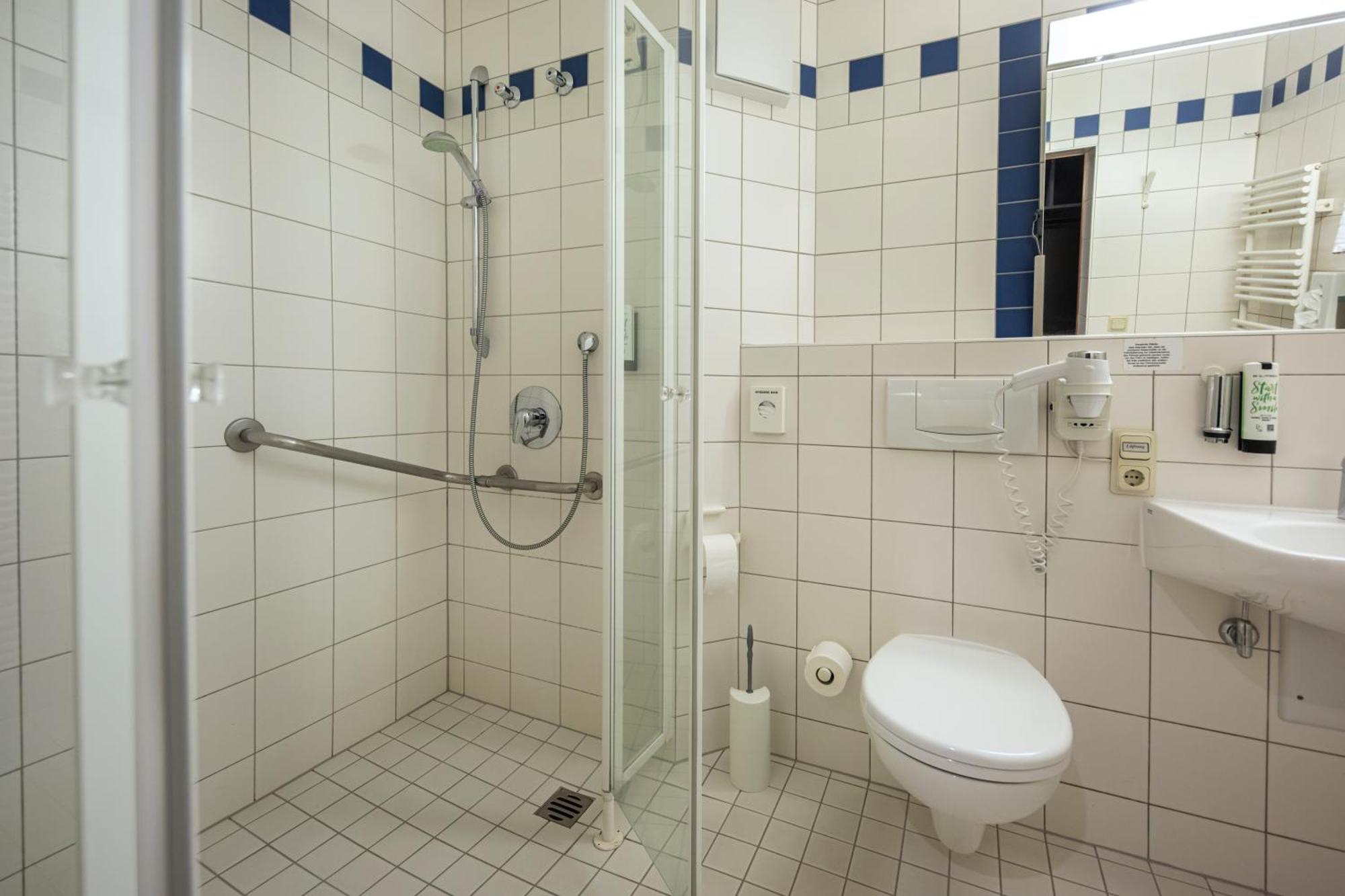 Roomingtons Karoli วัลด์เคอร์เชิน ภายนอก รูปภาพ
