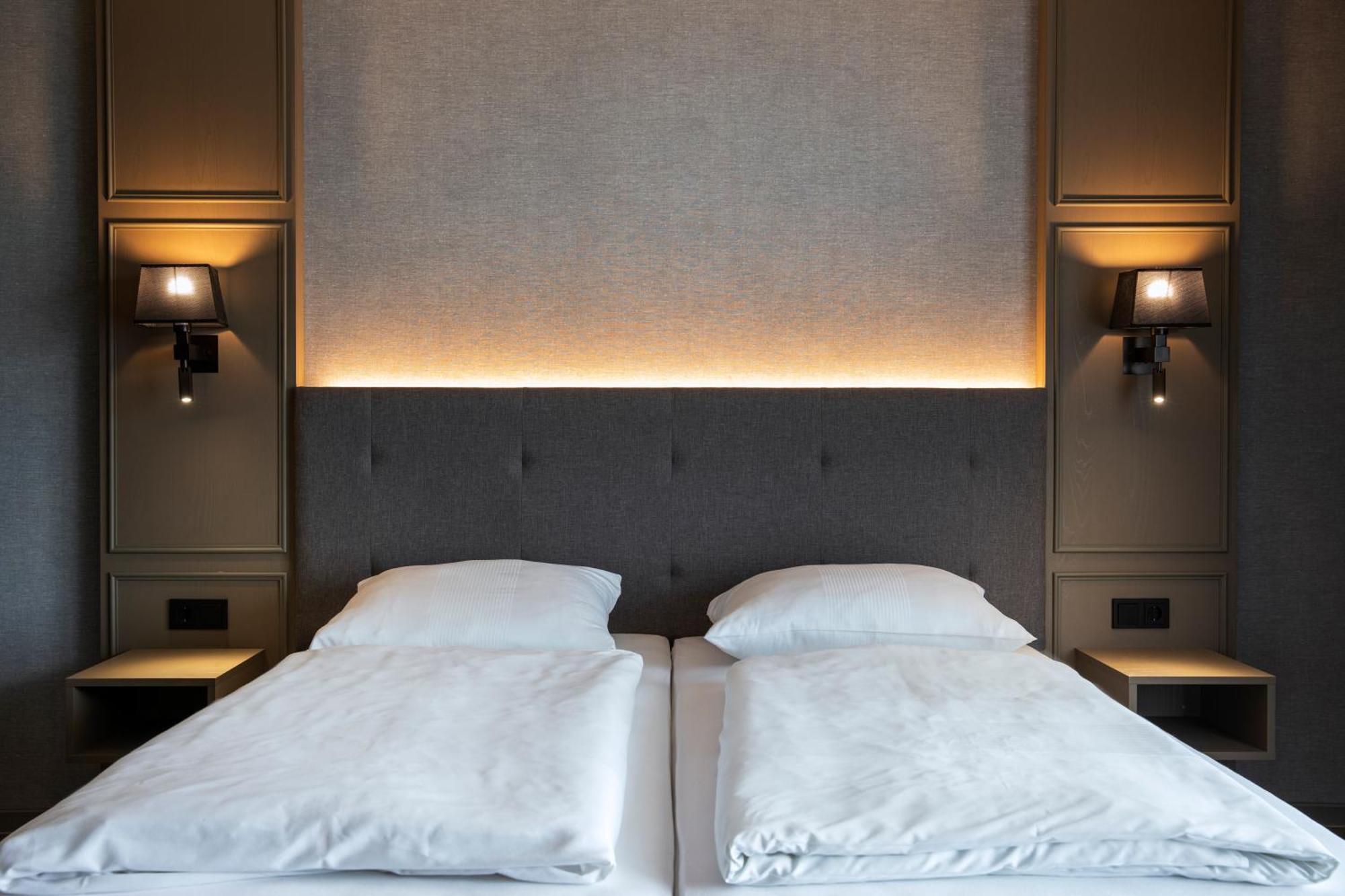 Roomingtons Karoli วัลด์เคอร์เชิน ภายนอก รูปภาพ