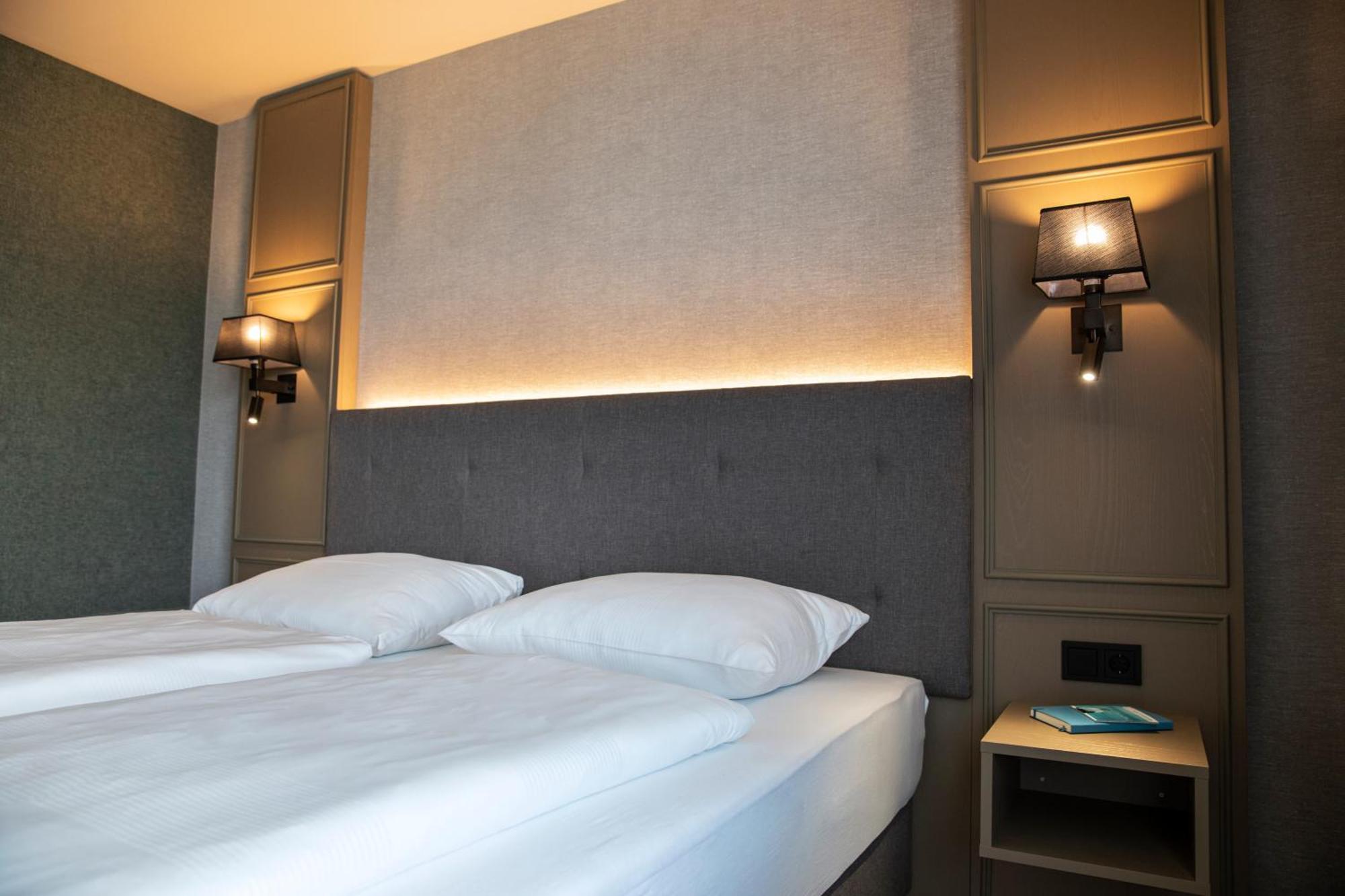 Roomingtons Karoli วัลด์เคอร์เชิน ภายนอก รูปภาพ