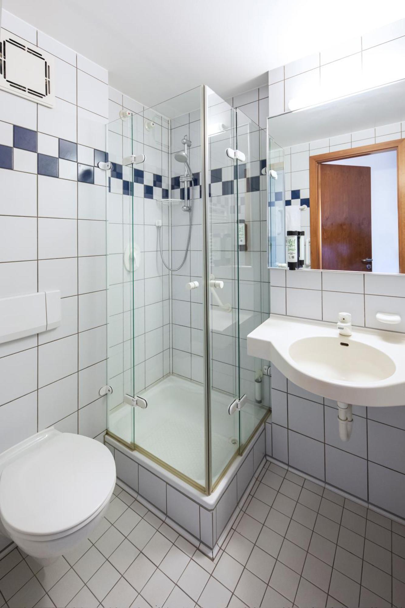 Roomingtons Karoli วัลด์เคอร์เชิน ภายนอก รูปภาพ