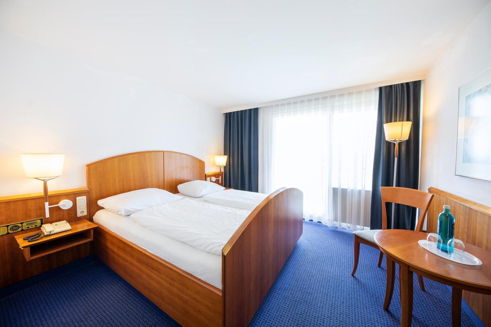 Roomingtons Karoli วัลด์เคอร์เชิน ภายนอก รูปภาพ