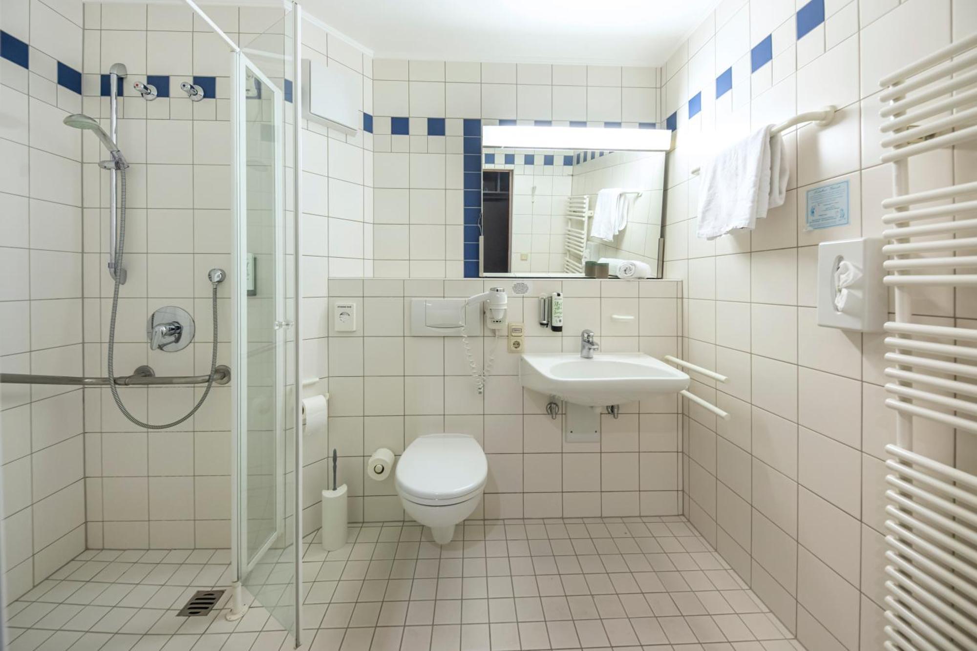 Roomingtons Karoli วัลด์เคอร์เชิน ภายนอก รูปภาพ