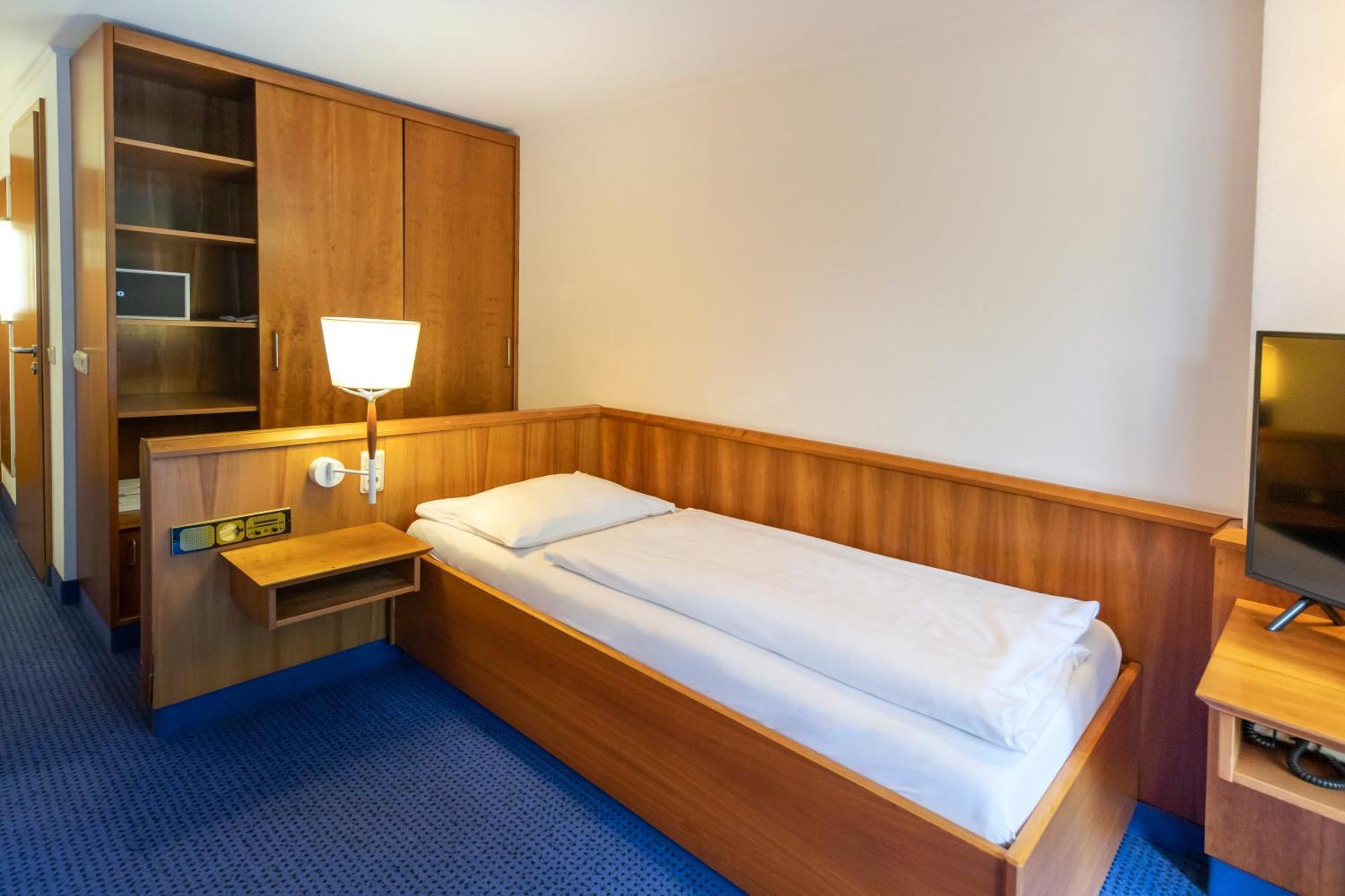 Roomingtons Karoli วัลด์เคอร์เชิน ภายนอก รูปภาพ
