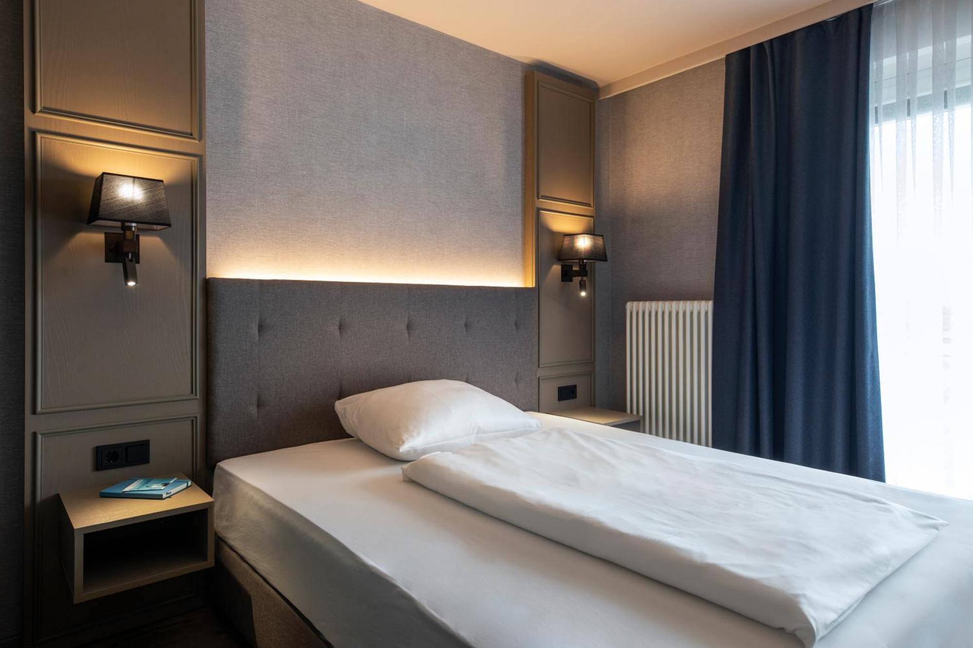Roomingtons Karoli วัลด์เคอร์เชิน ภายนอก รูปภาพ