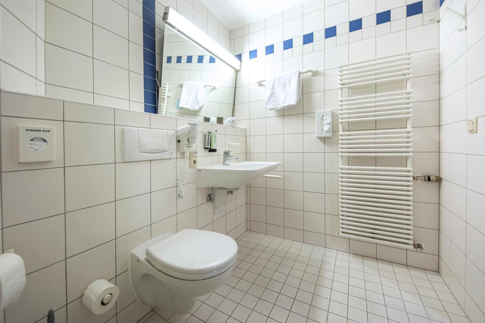 Roomingtons Karoli วัลด์เคอร์เชิน ภายนอก รูปภาพ