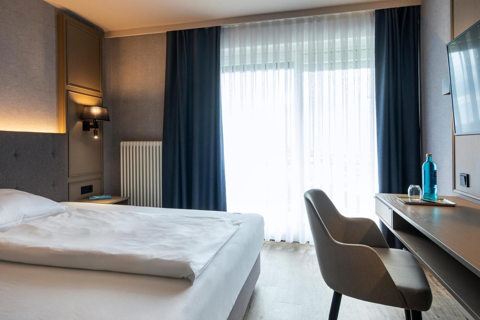Roomingtons Karoli วัลด์เคอร์เชิน ภายนอก รูปภาพ
