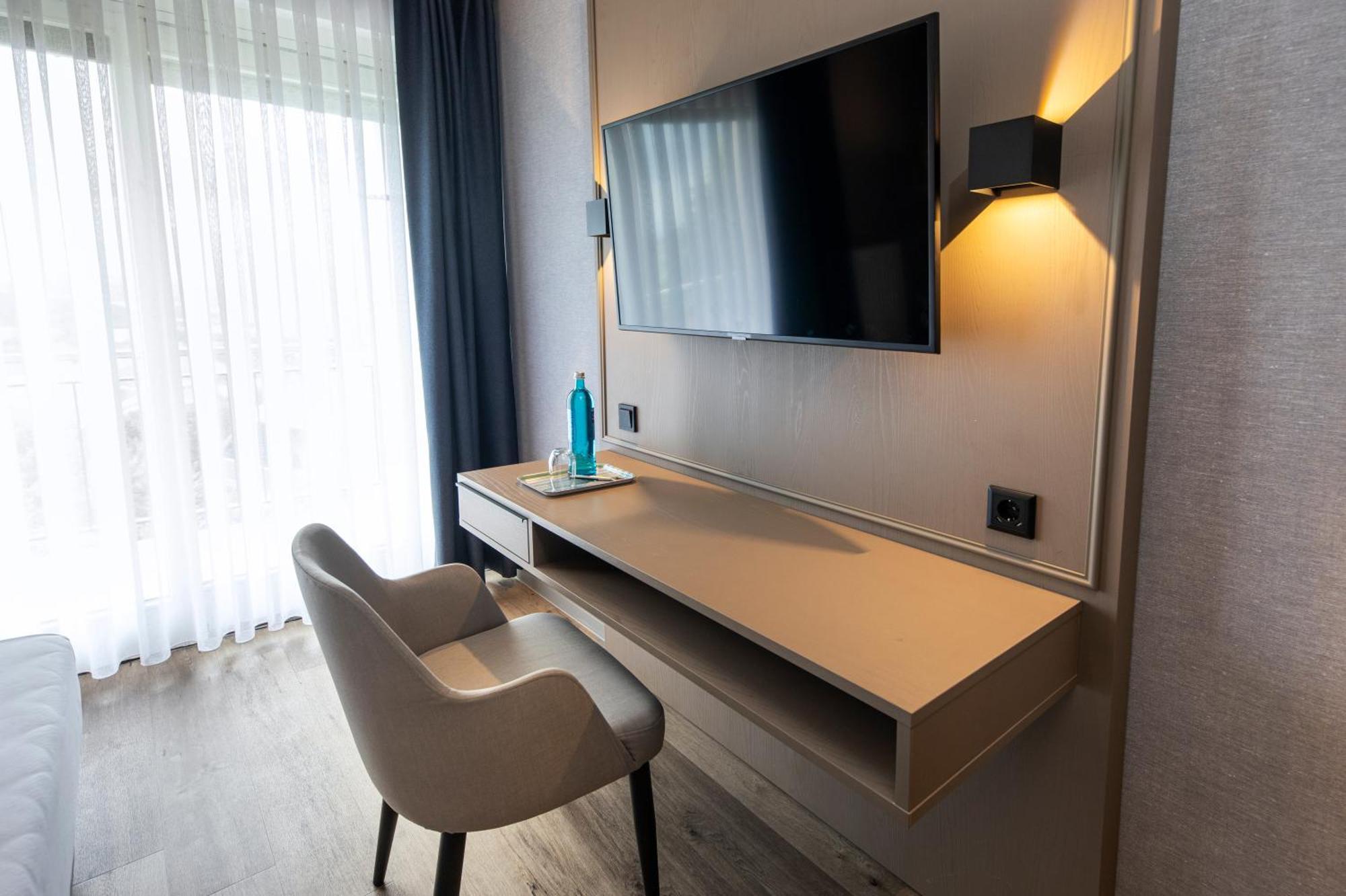 Roomingtons Karoli วัลด์เคอร์เชิน ภายนอก รูปภาพ