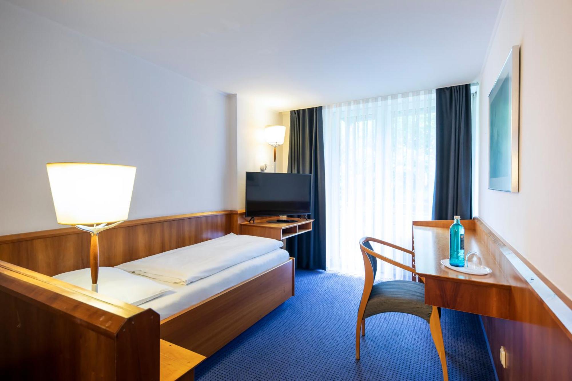 Roomingtons Karoli วัลด์เคอร์เชิน ภายนอก รูปภาพ