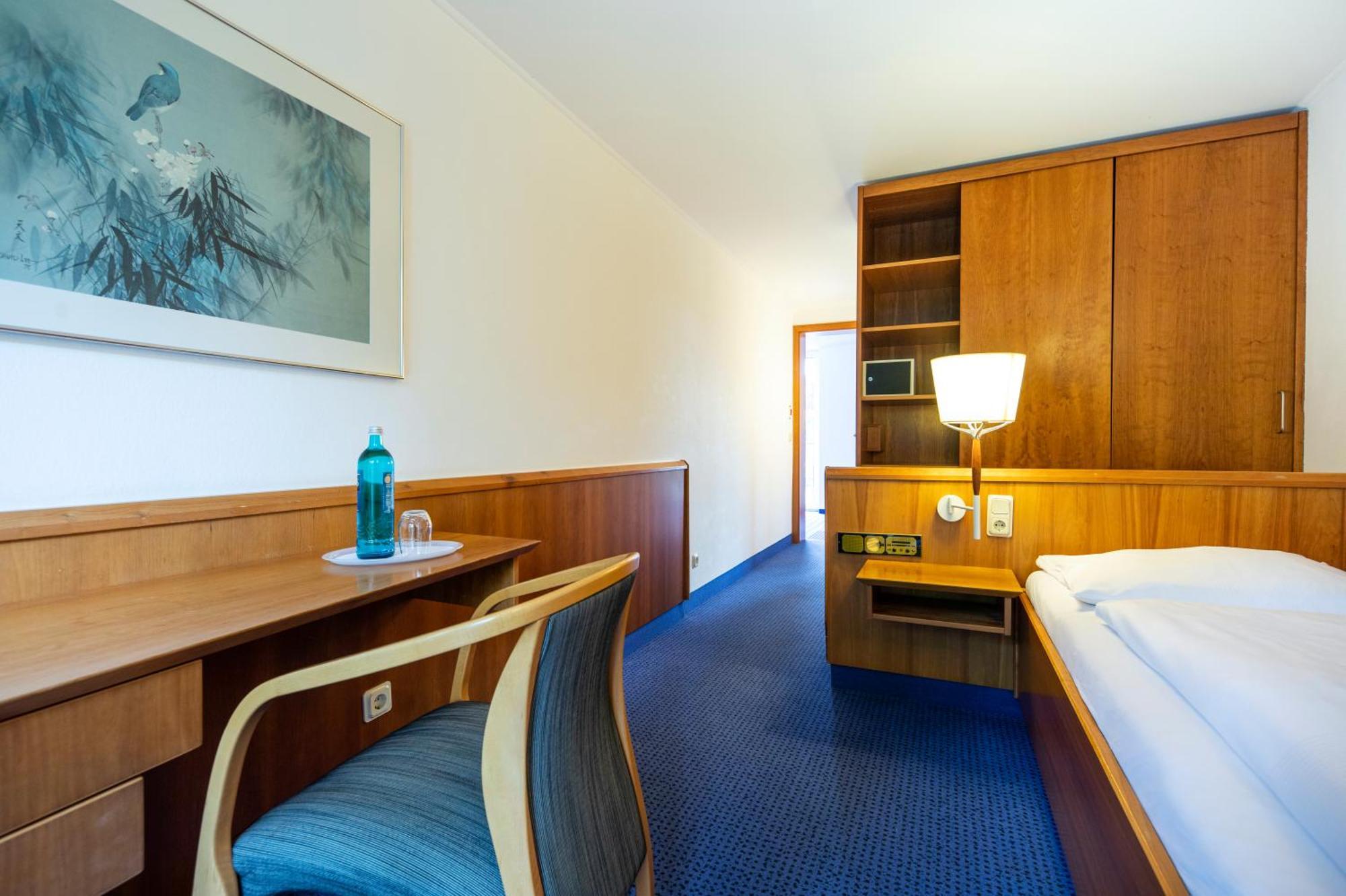 Roomingtons Karoli วัลด์เคอร์เชิน ภายนอก รูปภาพ