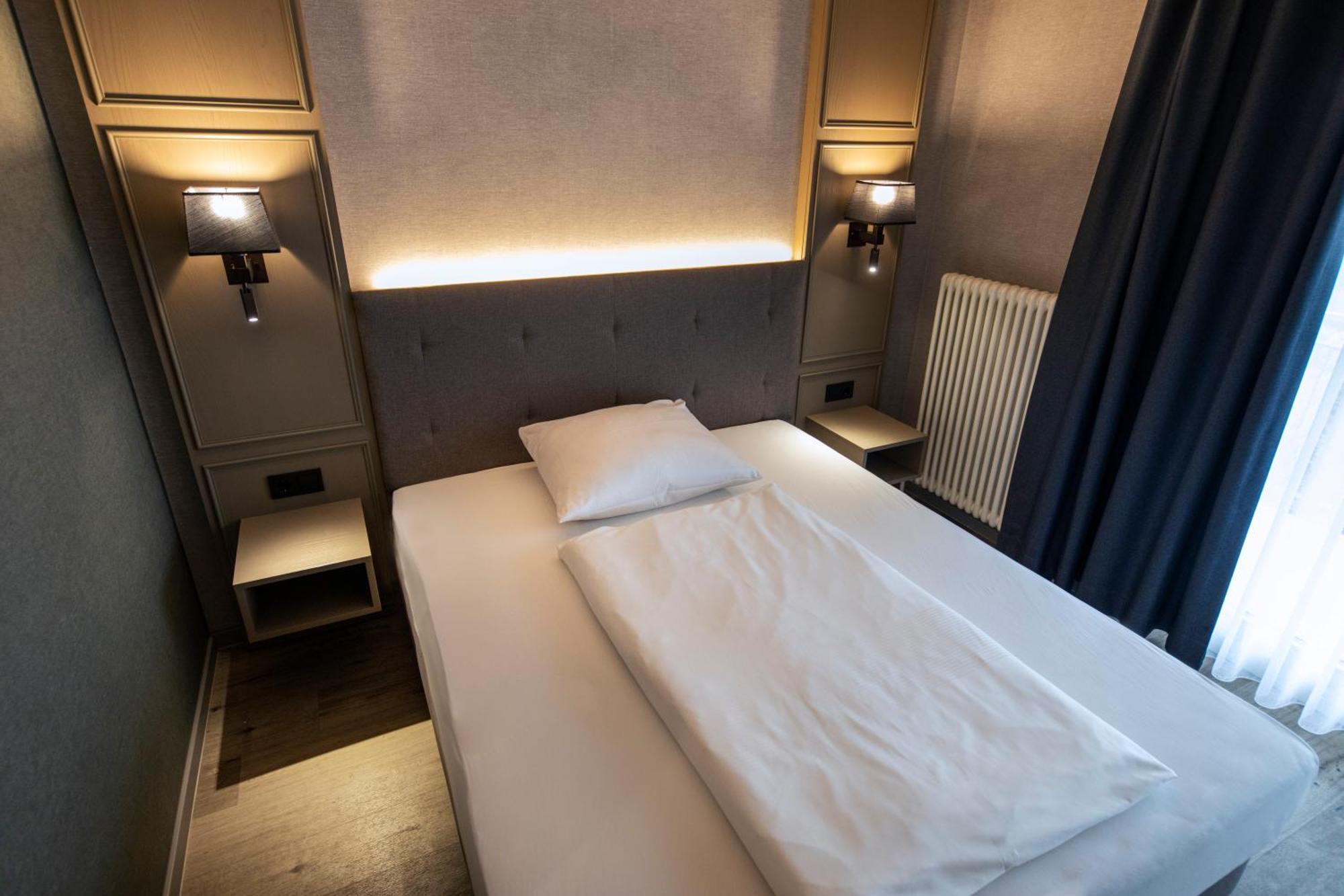 Roomingtons Karoli วัลด์เคอร์เชิน ภายนอก รูปภาพ