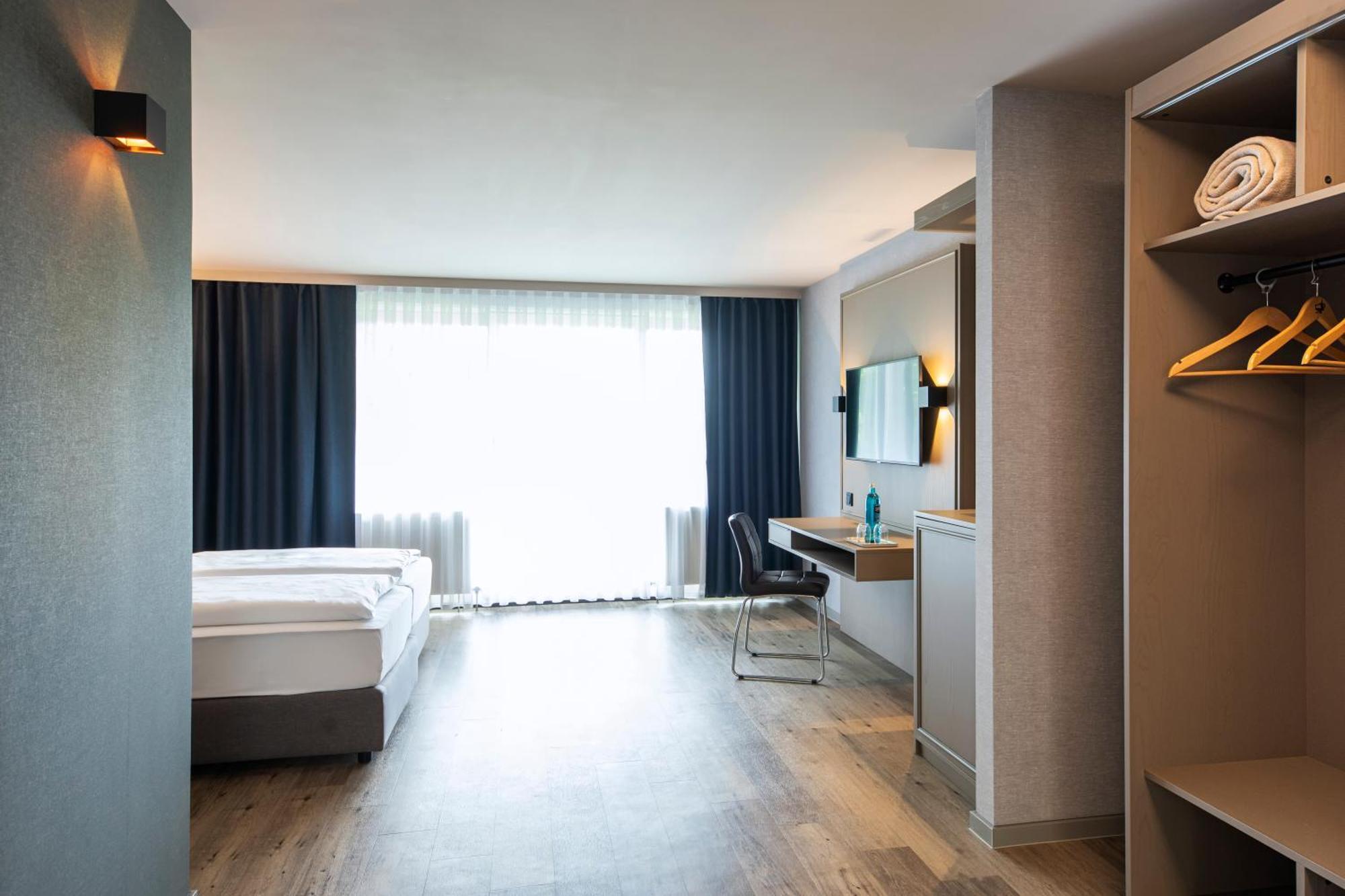 Roomingtons Karoli วัลด์เคอร์เชิน ภายนอก รูปภาพ