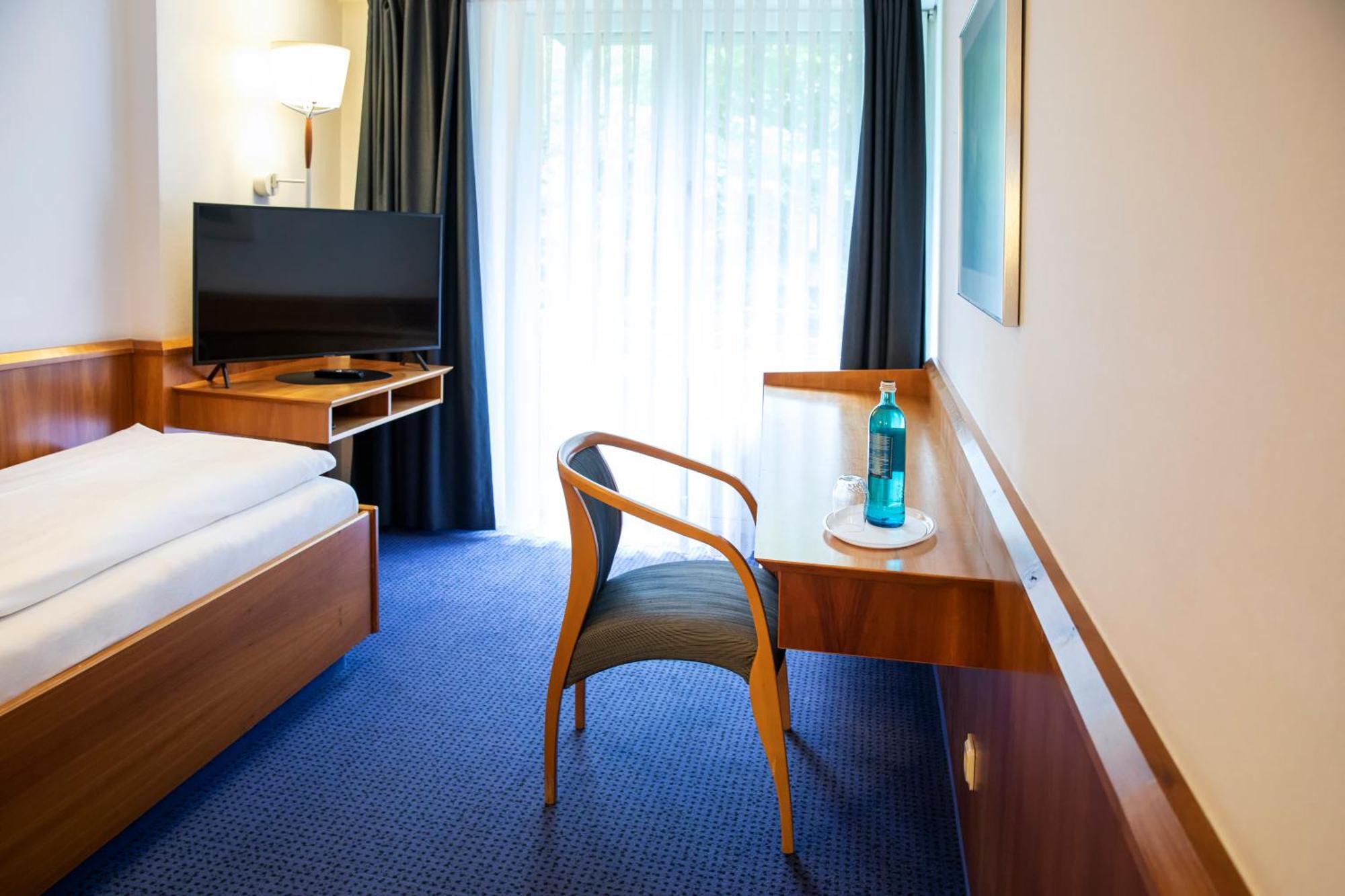 Roomingtons Karoli วัลด์เคอร์เชิน ภายนอก รูปภาพ
