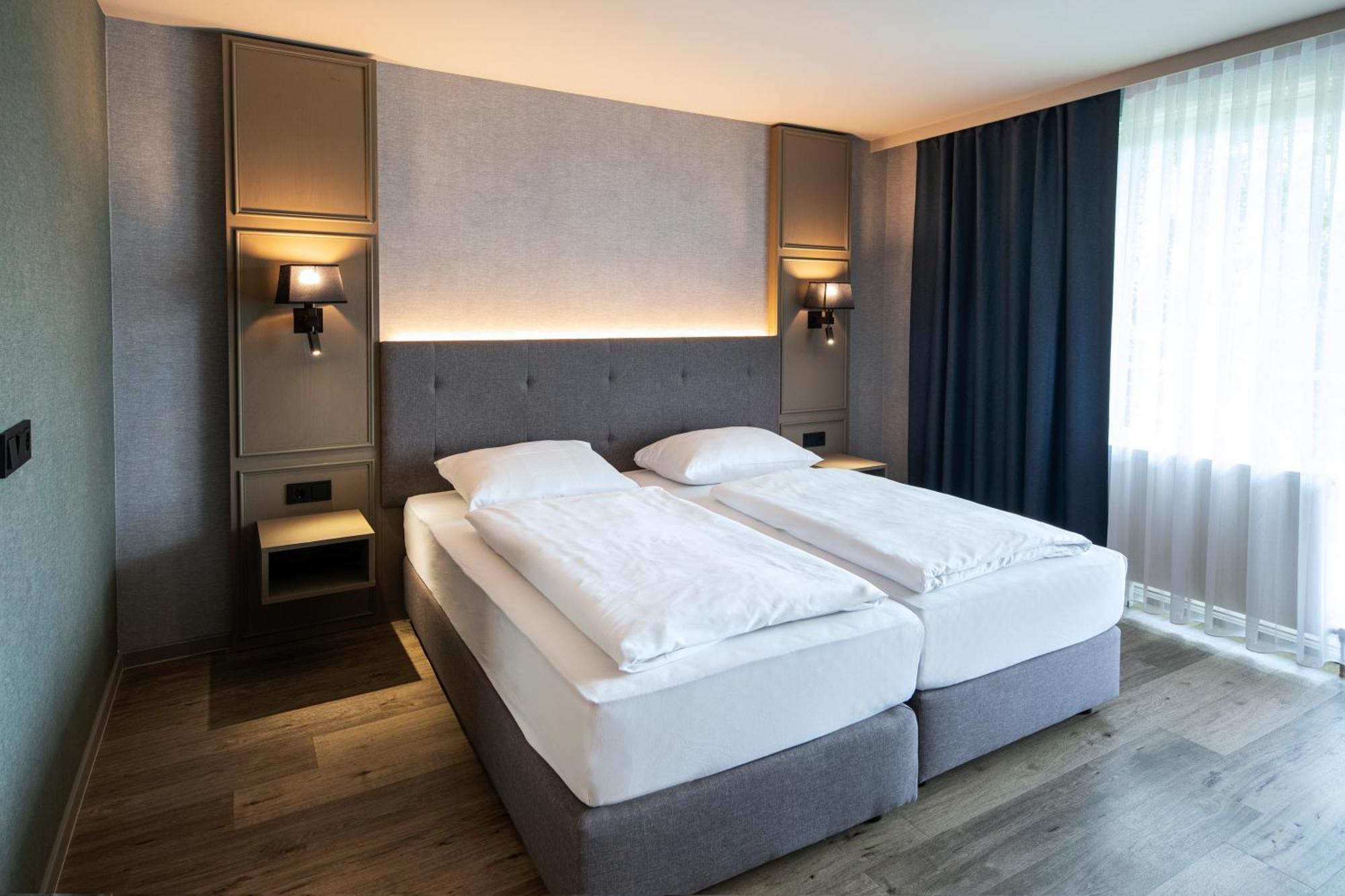 Roomingtons Karoli วัลด์เคอร์เชิน ภายนอก รูปภาพ